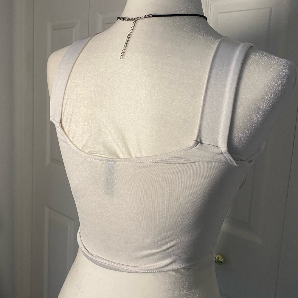 Divided Cropped Top - Picture 4 of 5